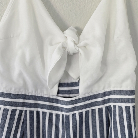 Forever 21 women's sleevesless jumpsuit white blue stripes front Cutout - Picture 7 of 13